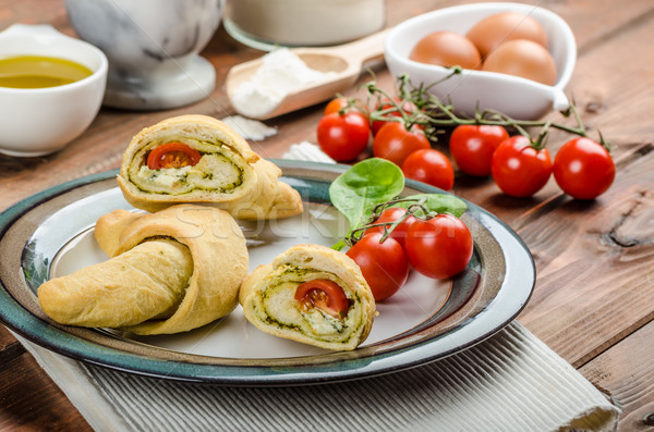 Domu nadziewany pomidorki bazylia pesto Zdjęcia stock © Peteer