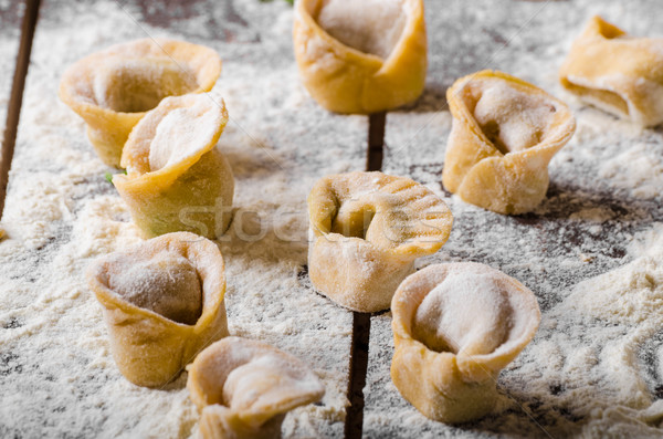 Stok fotoğraf: Ev · yapımı · tortellini · pesto · doldurulmuş · peynir · akşam · yemeği