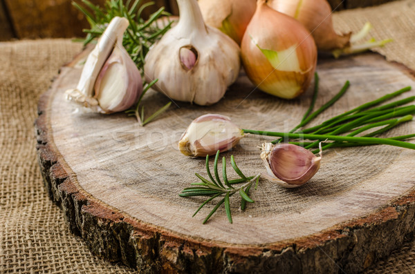 Foto stock: Cebollas · ajo · hierbas · bio · jardín · crudo