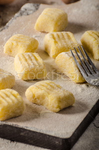 Stok fotoğraf: Ev · yapımı · patates · üretim · gıda · ahşap · makarna