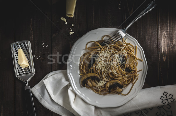 Foto d'archivio: Tutto · grano · spaghetti · funghi · buio