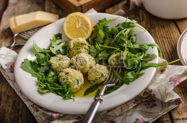 Foto stock: Espinafre · salada · luz · curativo · limão · azeite