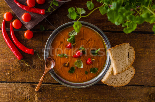 Foto stock: Sopa · de · tomate · pão · pimenta · ervas · azeite · madeira