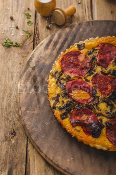 Chorizo nuci ascutit brânză simplu Imagine de stoc © Peteer