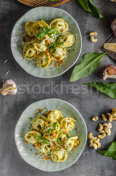 Nadziewany tortellini czosnku szpinak cebula Zdjęcia stock © Peteer