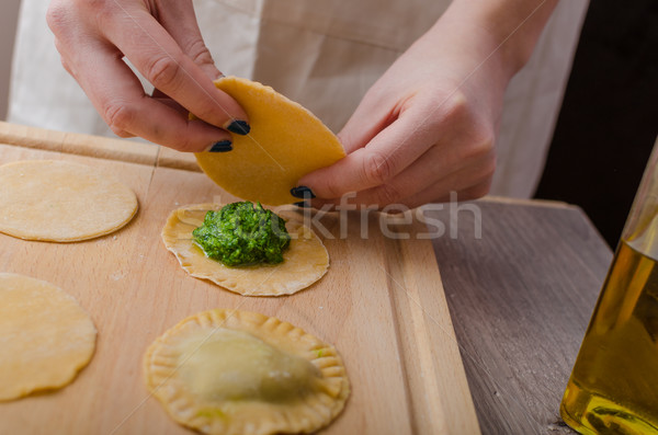 Chef ravioli ripieno spinaci pesto business Foto d'archivio © Peteer