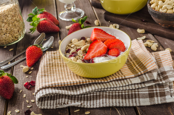 Jogurt świeże orzechy truskawek zdrowych Zdjęcia stock © Peteer
