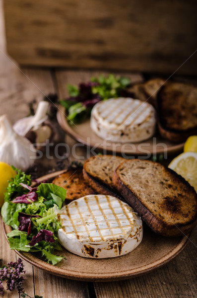 Gegrillt Camembert Käse Mini Salat gebacken Stock foto © Peteer
