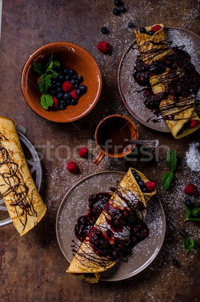 Délicieux forêt fruits menthe chocolat noir déjeuner [[stock_photo]] © Peteer