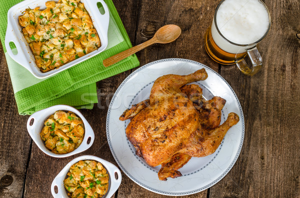 Gegrilde kip gevuld tsjechisch bier geheel kruiden Stockfoto © Peteer