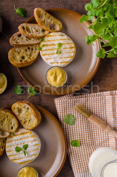 Grillowany camembert musztarda francuski zioła Zdjęcia stock © Peteer