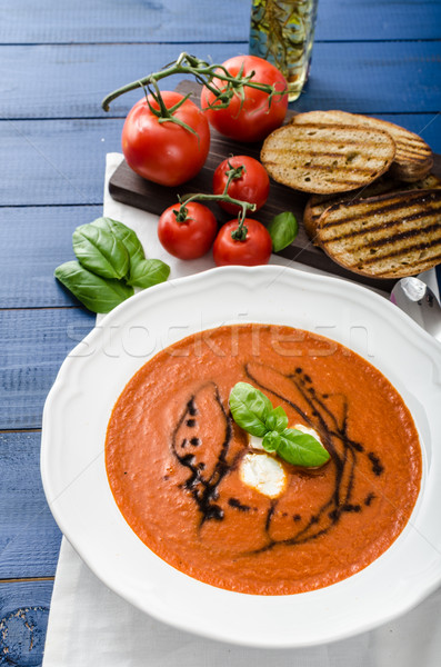 Soupe à la tomate mozzarella basilic bruschetta santé [[stock_photo]] © Peteer