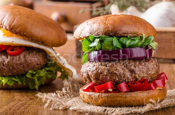 говядины Burger яйцо чили фон Сток-фото © Peteer