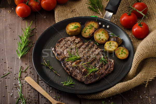 Marhahús borda szem steak rusztikus krumpli Stock fotó © Peteer