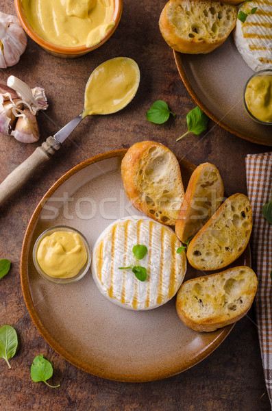 Grillowany camembert musztarda francuski zioła Zdjęcia stock © Peteer