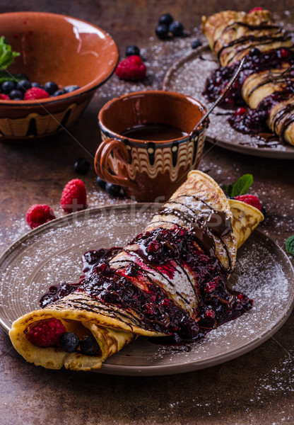 Foto stock: Delicioso · floresta · fruto · de · chocolate · escuro · café · da · manhã