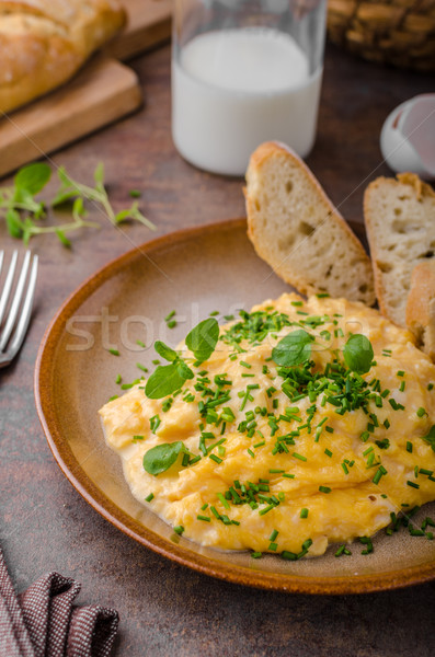 Zdjęcia stock: Jajecznica · zioła · toast · mleka · za · tabeli