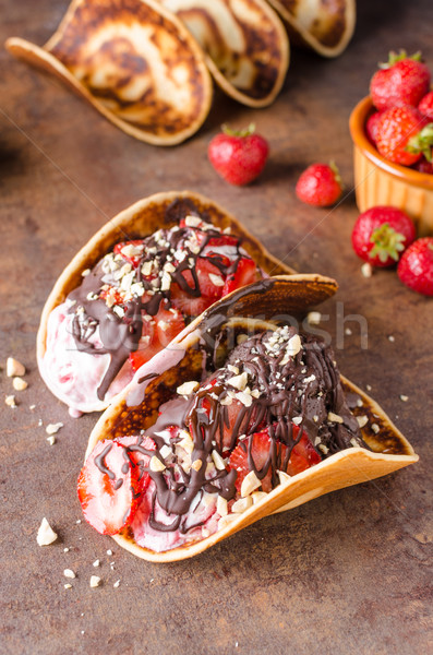 Hausgemachte Tacos Eis Nüsse Schokolade Stock foto © Peteer