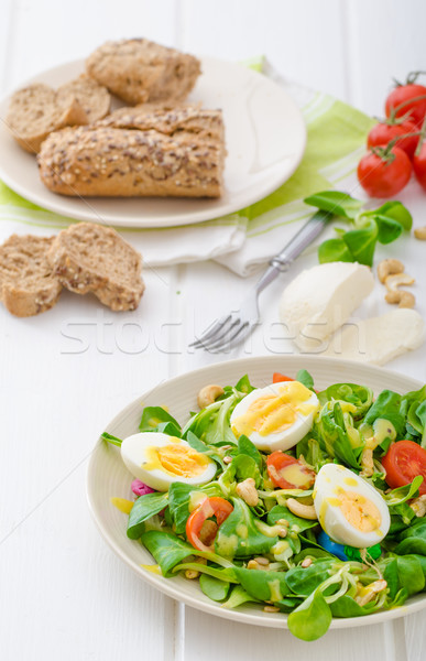 Salat Salat Eier Nüsse Sonnenblumen Kürbis Stock foto © Peteer