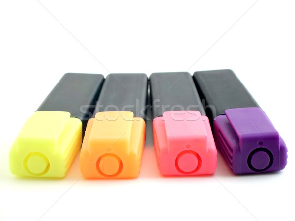 Wielobarwny wyróżnienia długopisy cztery jasne kolorowy Zdjęcia stock © peterguess