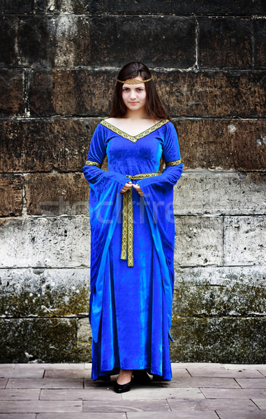 Médiévale femme stand mur de pierre fille bois Photo stock © PetrMalyshev