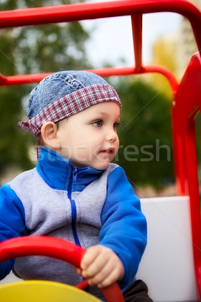 Nino jugando Zona de juegos pequeño juguete coche Foto stock © PetrMalyshev