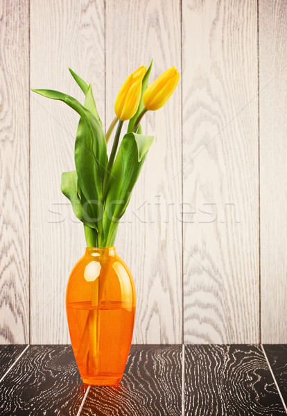 [[stock_photo]]: Tulipe · fleurs · bouquet · vase · bois · printemps