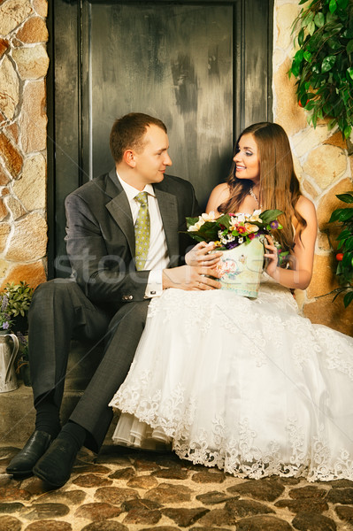 Bruid bruidegom charmant veranda huis bloemen Stockfoto © PetrMalyshev