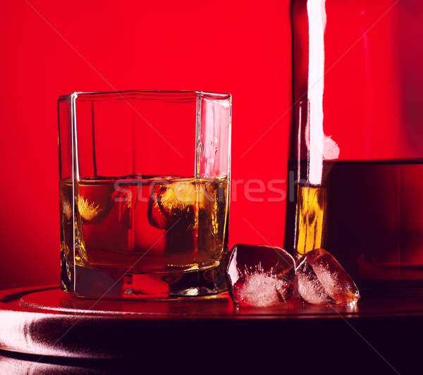 Zdjęcia stock: Whisky · butelki · szkła · czerwony · pić · koktajl