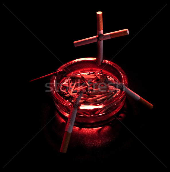 сигарету крест пепельница темно стекла фон Сток-фото © PetrMalyshev