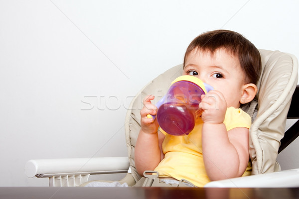 Baby zuigeling drinken beker cute jongen Stockfoto © phakimata