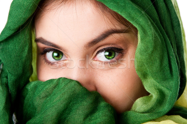 面對 綠色的眼睛 圍巾 肖像 神秘 美麗 商業照片 © phakimata