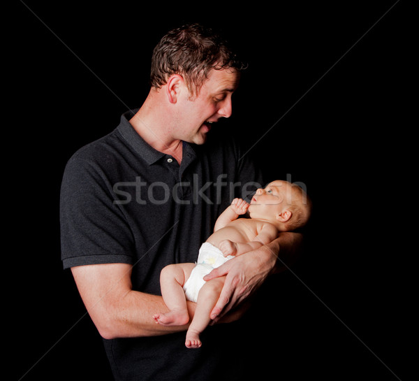 Szczęśliwy tatuś baby nowego rodziców Zdjęcia stock © phakimata