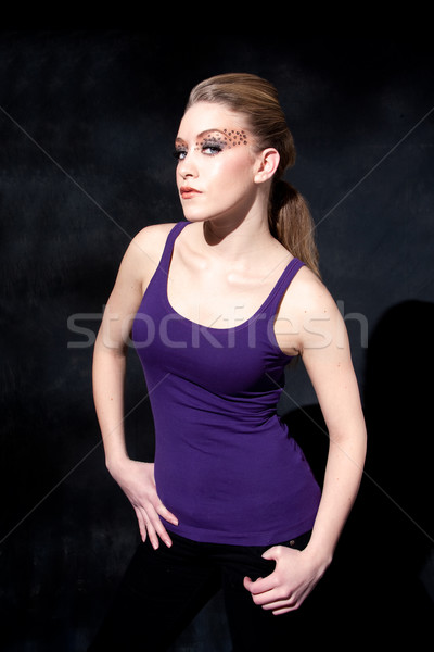 Güzel kız tutum mor gömlek leopar stil Stok fotoğraf © phakimata