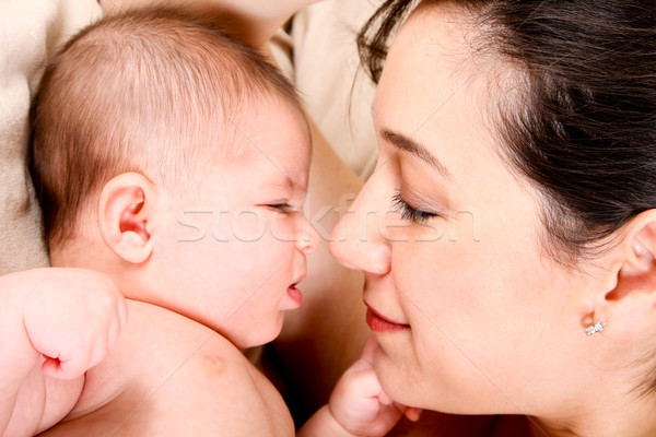 Boos baby moeder gezicht samen zuigeling Stockfoto © phakimata