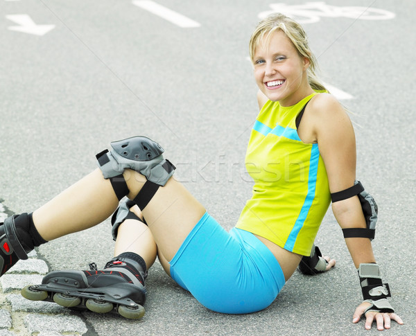 Patinador mulher esportes relaxar jovem sozinho Foto stock © phbcz