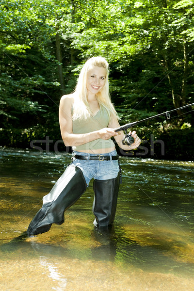 Imagine de stoc: Femeie · pescuit · râu · relaxa · femeie · în · picioare