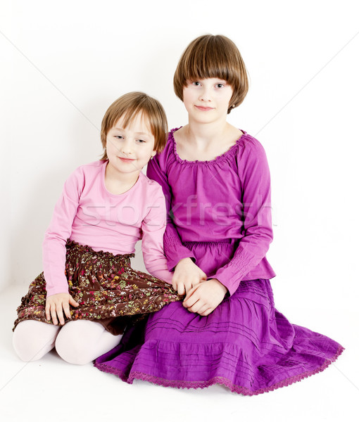 二    姐妹    女孩    爱    孩子 / portrait of two sisters