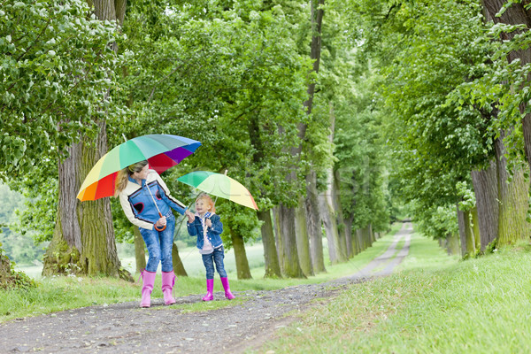 Moeder dochter parasols voorjaar steegje vrouw Stockfoto © phbcz