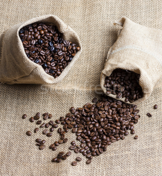 Naturaleza muerta granos de café bolsas bolsa marrón dentro Foto stock © phbcz