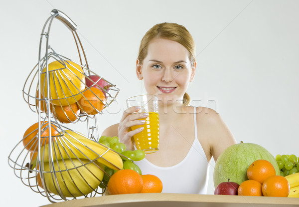 女子 早餐 蘋果 水果 健康 橙 商業照片 © phbcz
