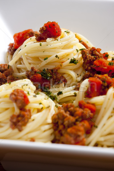 Spaghete carne alimente fel de mâncare plăci roşii Imagine de stoc © phbcz
