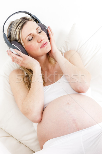 Femme enceinte casque lit femme enceintes [[stock_photo]] © phbcz