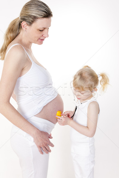 Kislány gondoskodó terhes anya lány szeretet Stock fotó © phbcz
