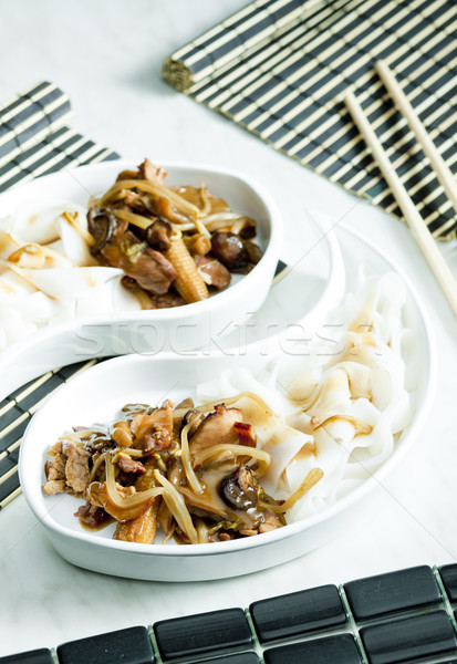 Gevogelte vlees mais champignons pasta plaat Stockfoto © phbcz
