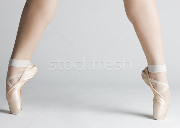 Szczegół balet tancerzy stóp kobiet dance Zdjęcia stock © phbcz
