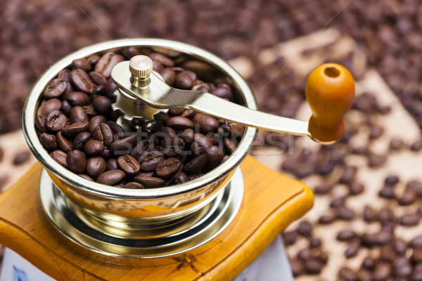 Pormenor café moinho grãos de café terreno objeto Foto stock © phbcz