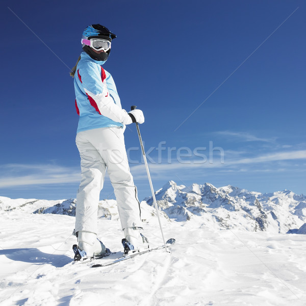 Kobieta narciarz alpy góry Francja sportu Zdjęcia stock © phbcz
