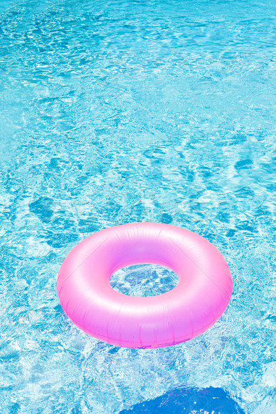 Rosa Gummi Ring Schwimmbad Wasser Sommer Stock foto © phbcz