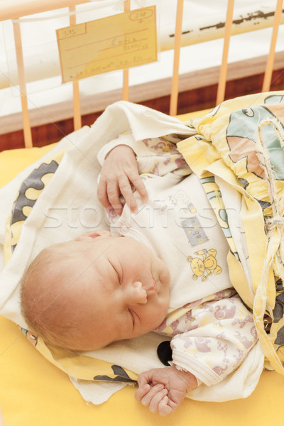 Portret pasgeboren moederlijk ziekenhuis meisje Stockfoto © phbcz
